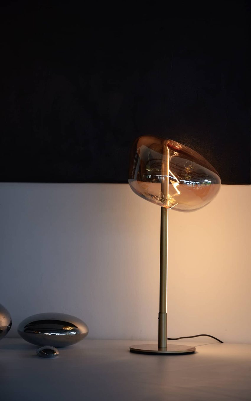 lampe-a-poser-en-verre-or-mat-G111-gold-galet-lampe-table-bureau-moss-series