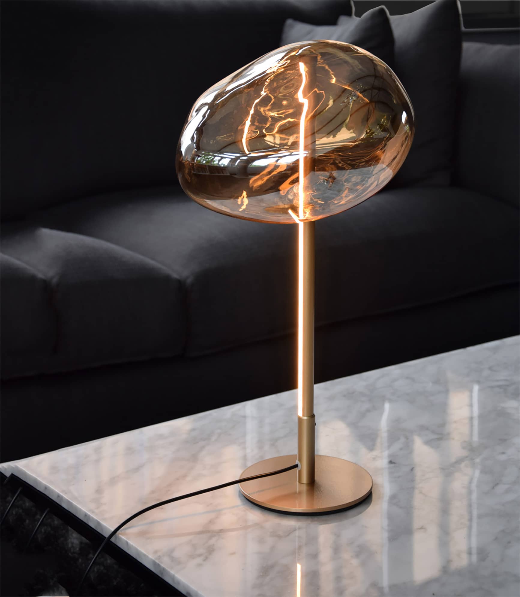 Lampe à poser design doré et bulle en verre